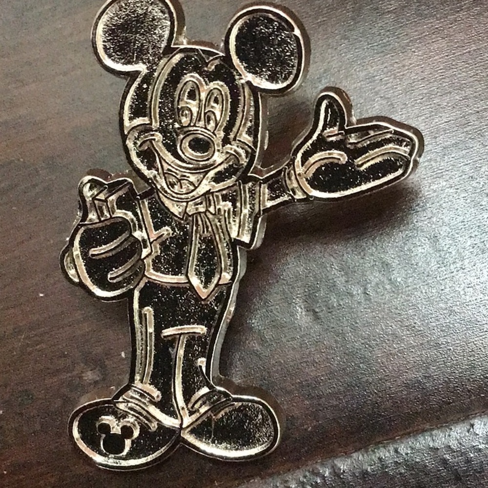 Disney Hidden Mickey Pin - 2013 B Series - Chaser - Mickey Mouse